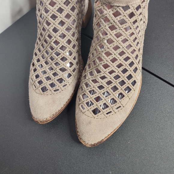 Jeffrey Campbell Taggart Suede Lazer Cut Booties size 9.5 women's - Picture 3 of 10